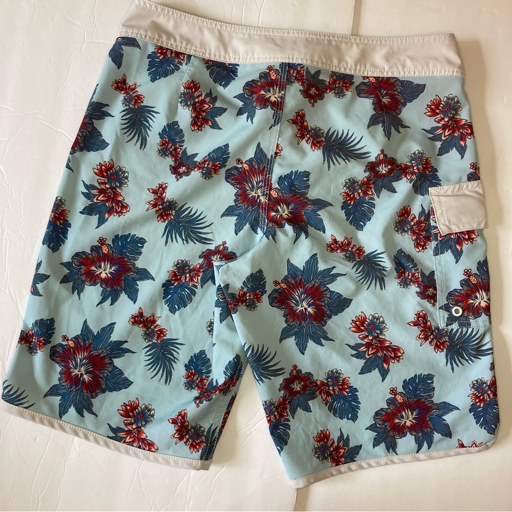 RVCA / Board shorts with a tropical floral print - Picture 8 of 10